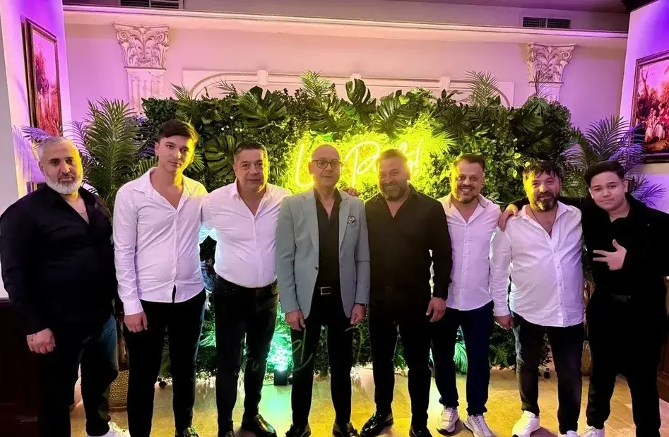 Membrii tarafului, fotografie de grup la finalul unui eveniment