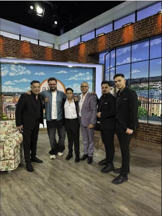 Formația într-un platou de televiziune